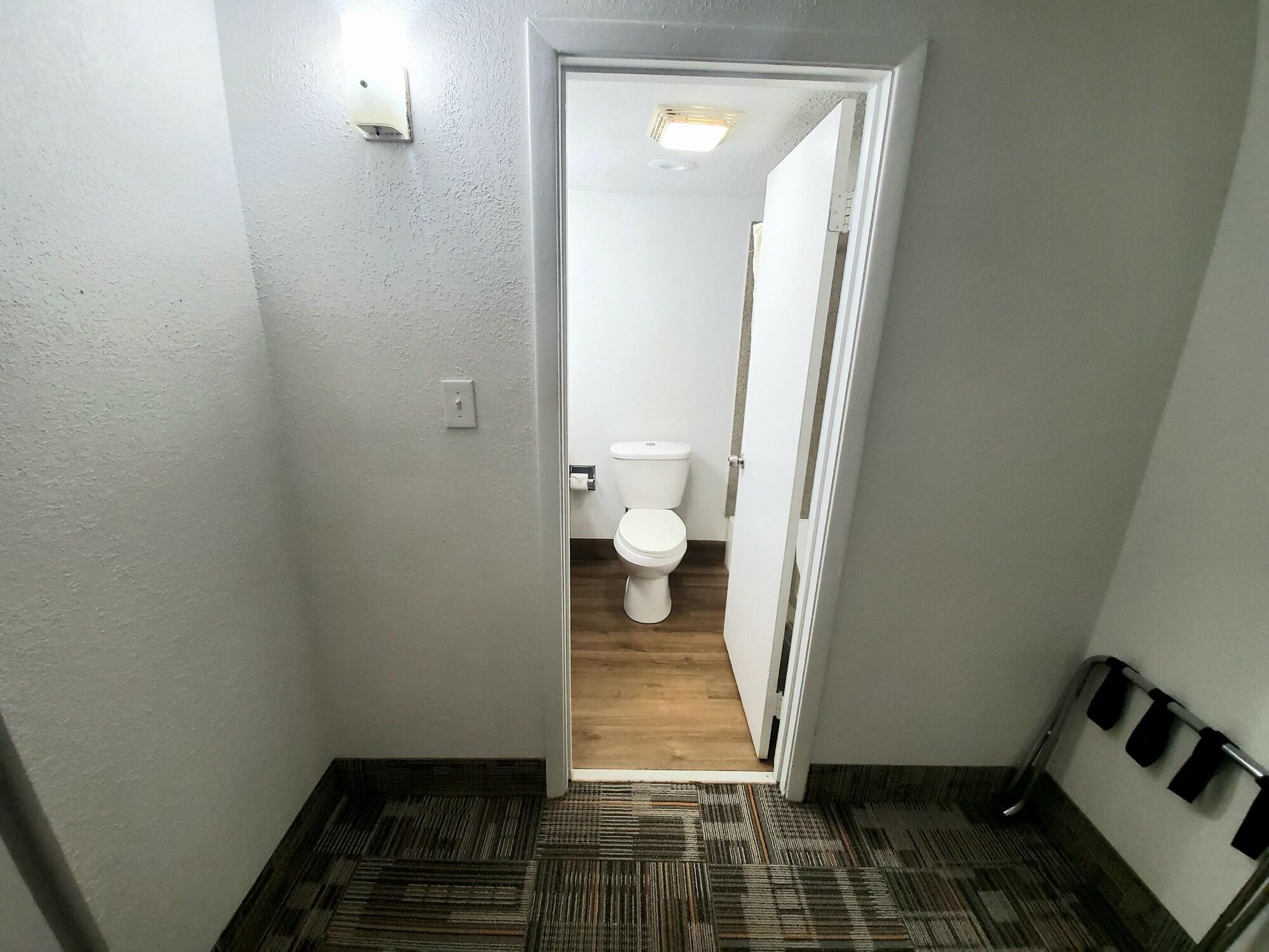Royal Inn Hotel Индианаполис Екстериор снимка