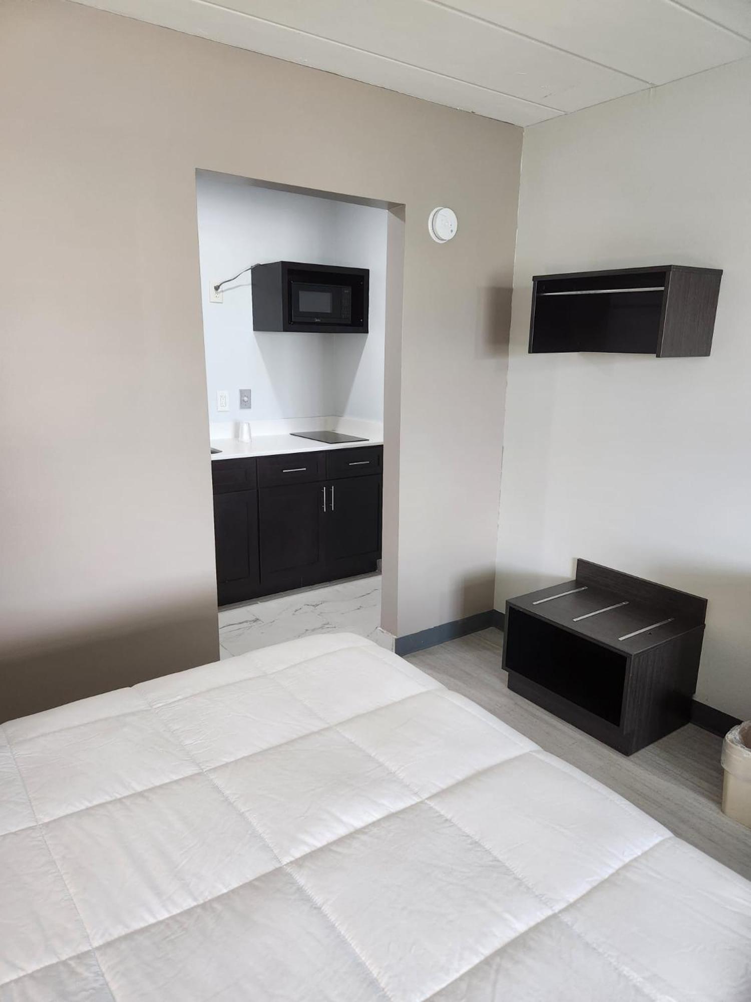 Royal Inn Hotel Индианаполис Екстериор снимка