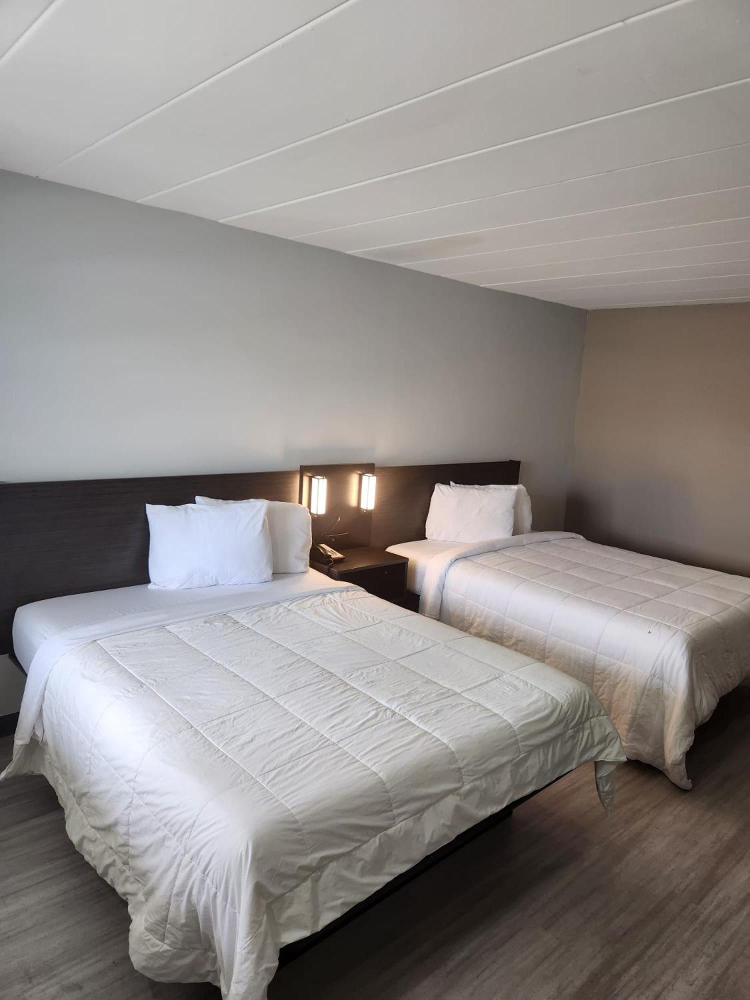 Royal Inn Hotel Индианаполис Екстериор снимка